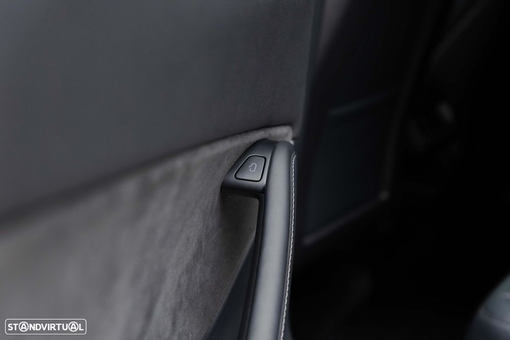 Tesla Model Y Long Range Tração Integral - 19