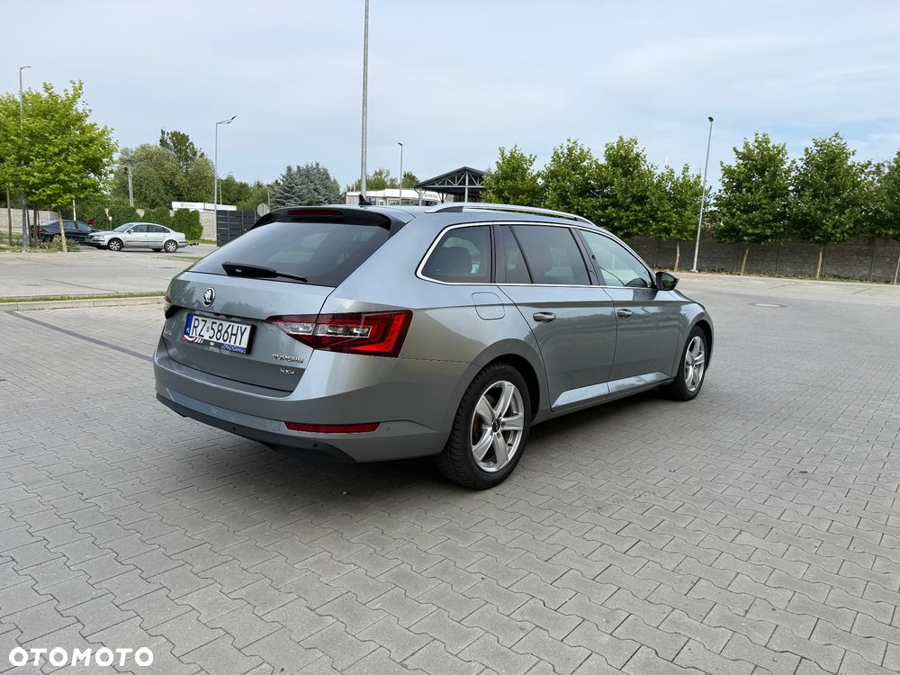 Skoda Superb 2.0 TDI 4x4 L&K DSG - 3