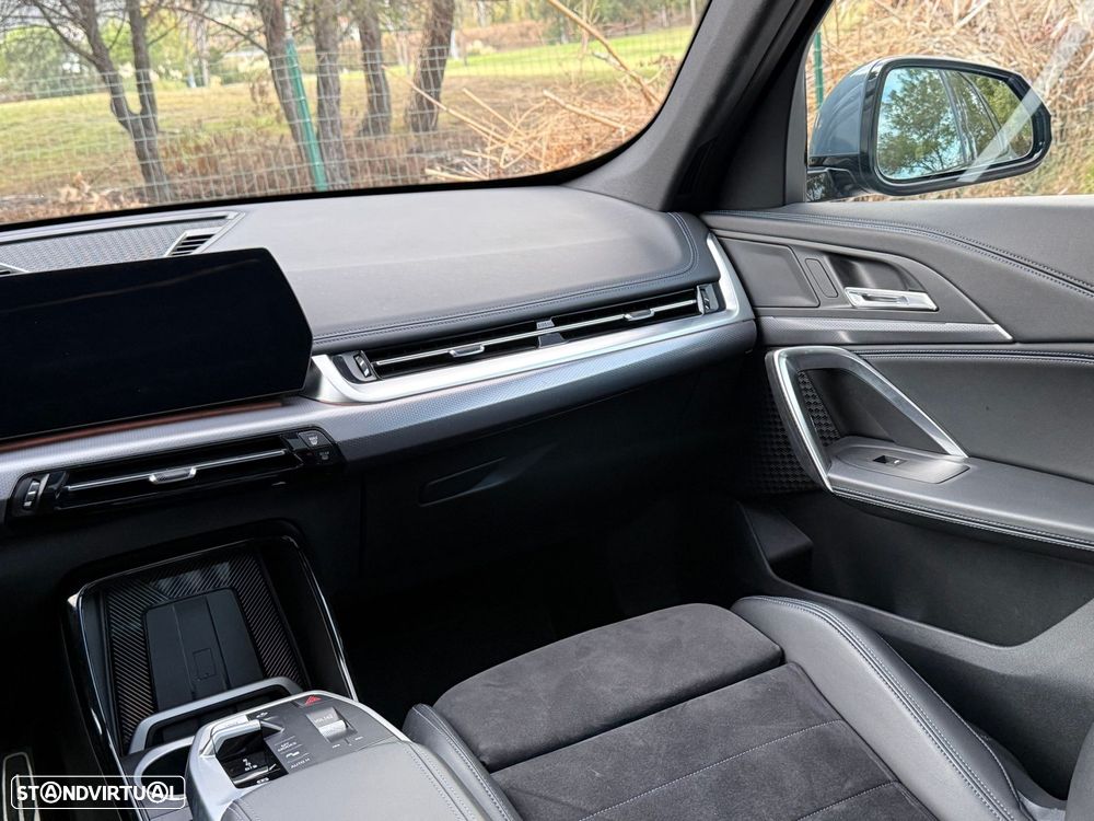 BMW iX1 eDrive20 Pack Desportivo M - 26