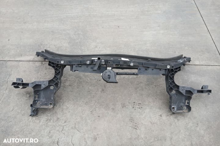 Trager / Calandru 8200137495 8200137496 8200137495 8200137496 Renault - 1
