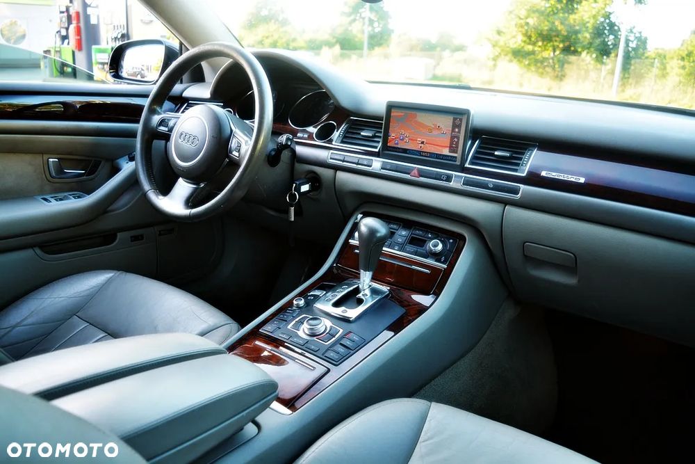 Audi A8 4.2 Quattro - 8