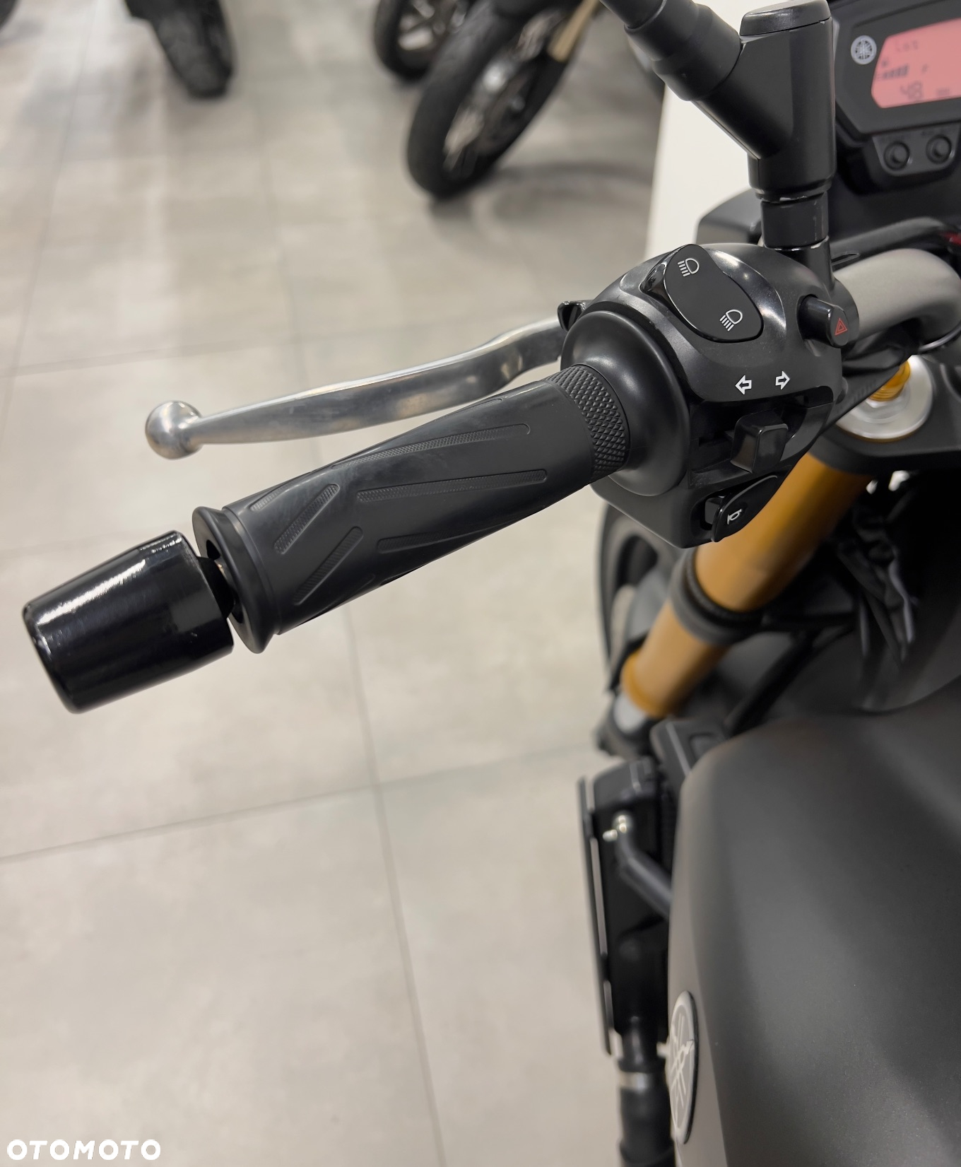 Yamaha FZ8 - 7