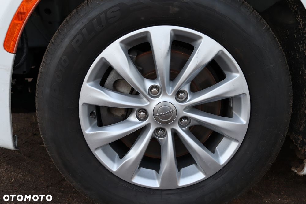 Chrysler Pacifica - 16