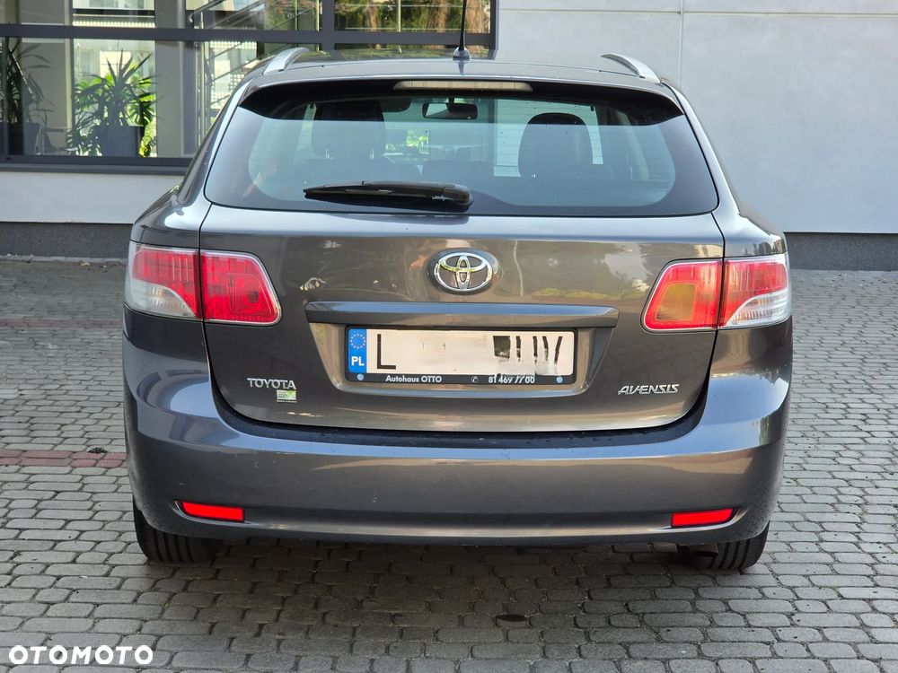 Toyota Avensis 2.0 D-4D - 5