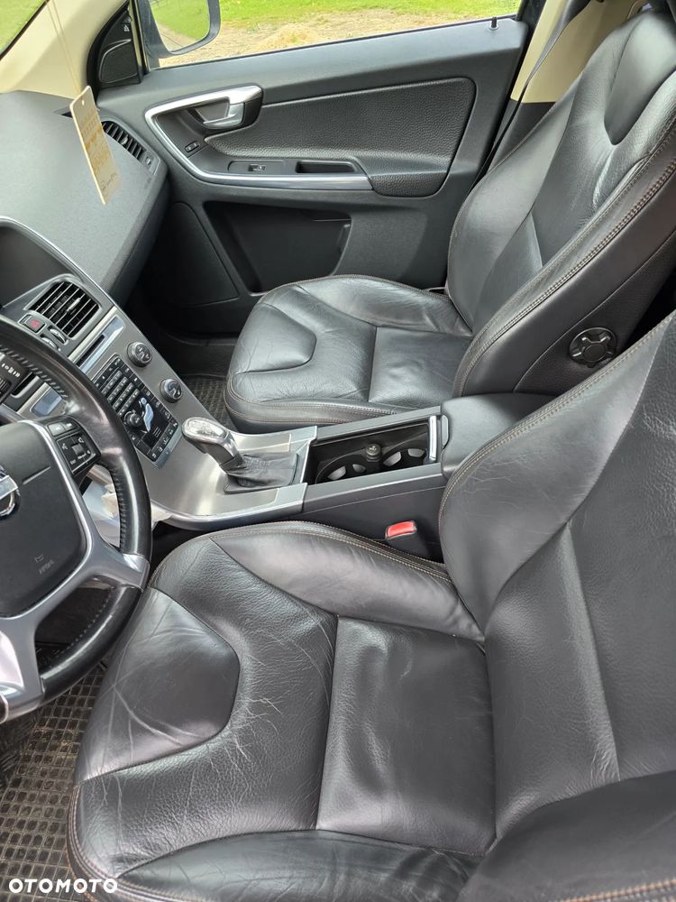 Volvo XC 60 D5 AWD Geartronic Summum - 14