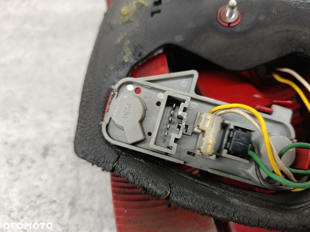 LAMPA TYLNA LEWA TOYOTA YARIS II  KOITO HATCHBACK - 7