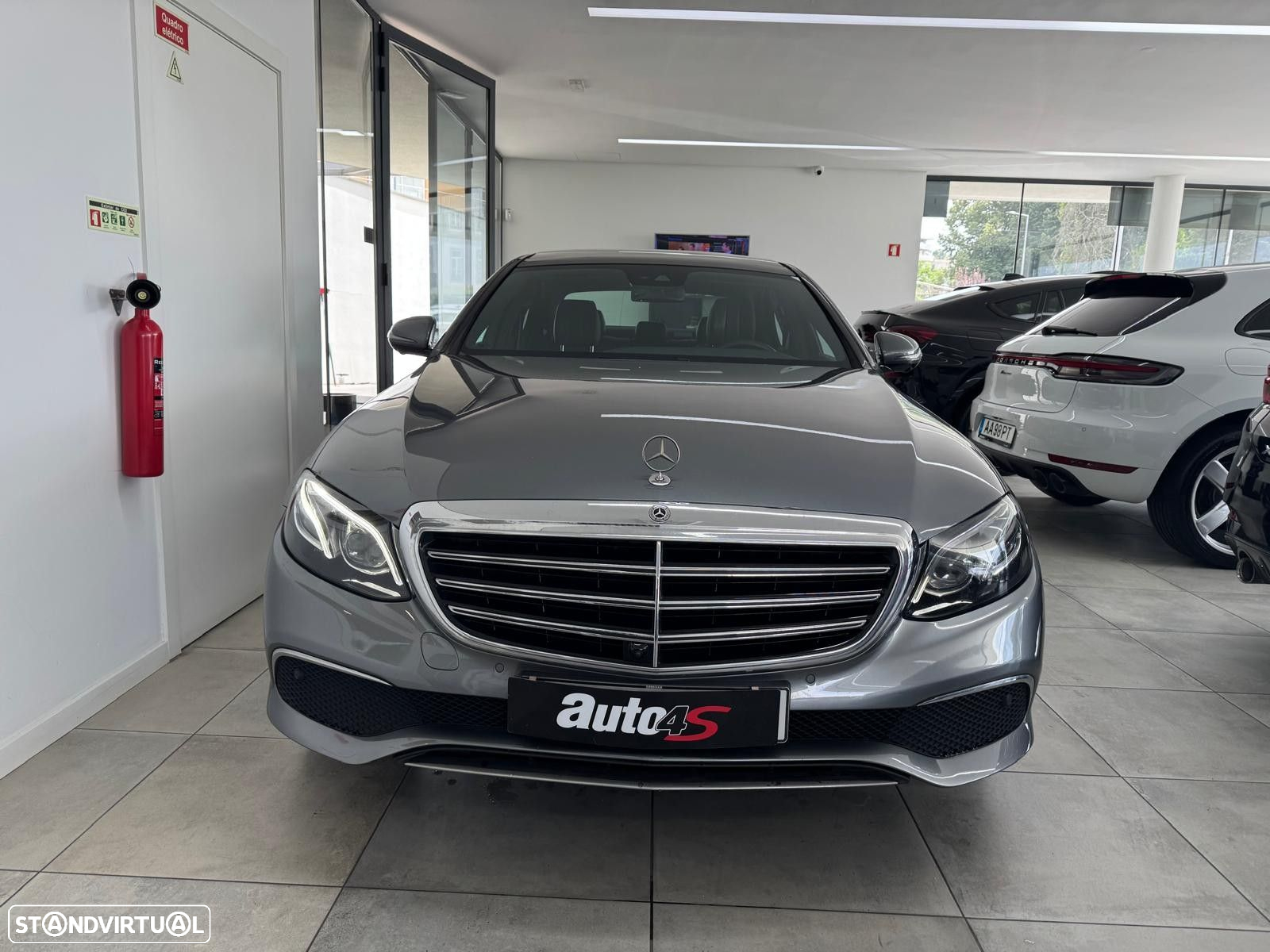 Mercedes-Benz E 220 d Exclusive - 4