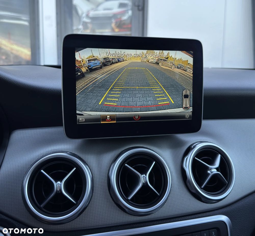 Mercedes-Benz GLA 200 7G-DCT - 24