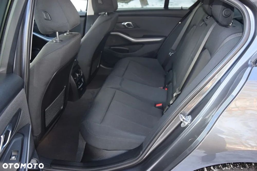 BMW Seria 3 318d Sport Line - 15
