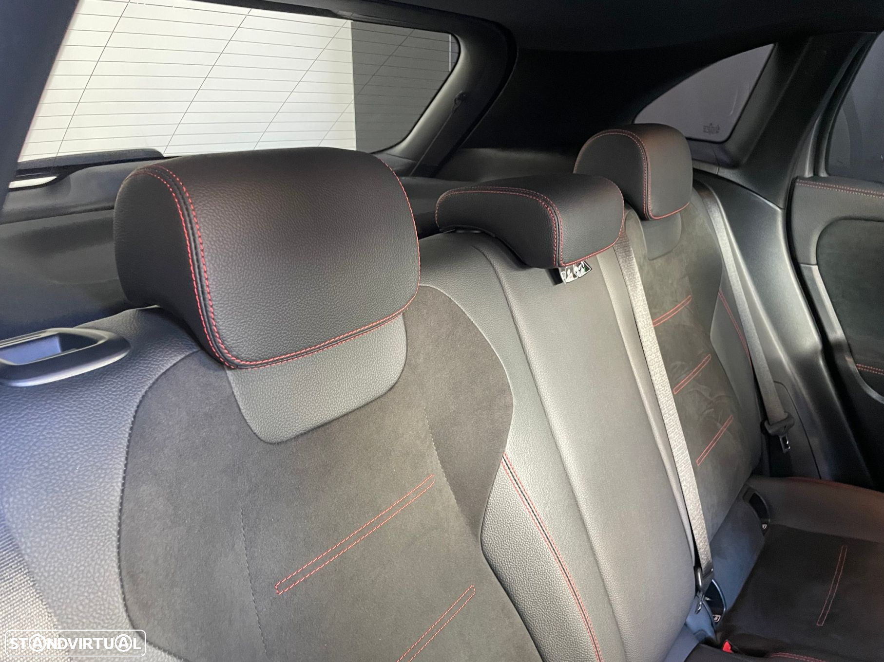 Mercedes-Benz GLA 180 d AMG Line - 14