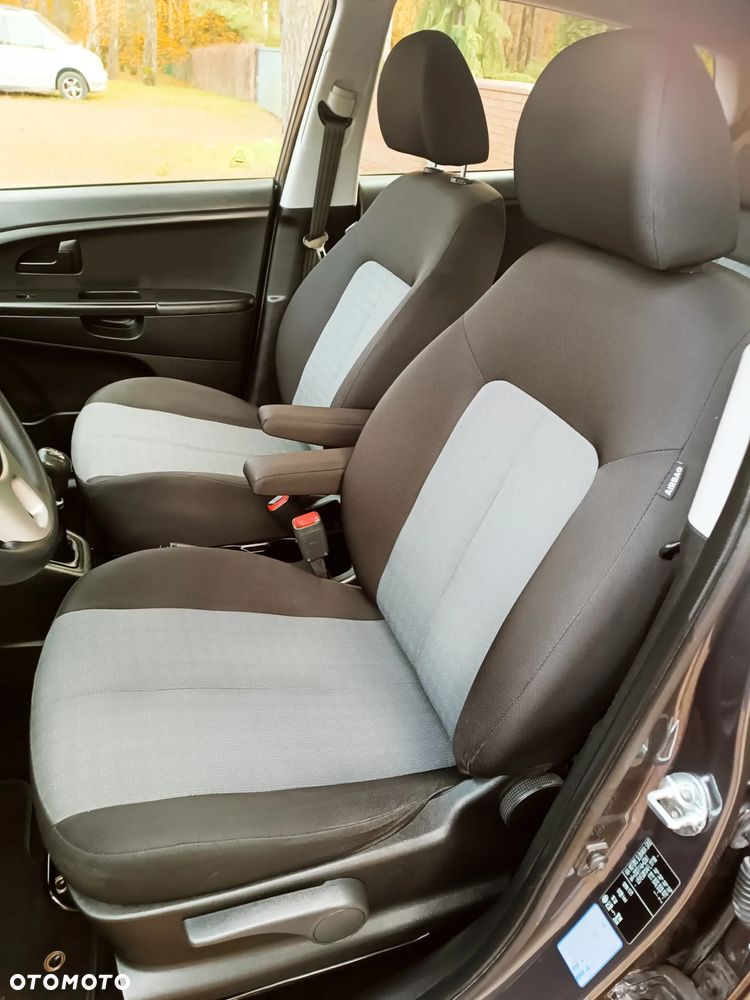 Kia Venga 1.4 L - 12