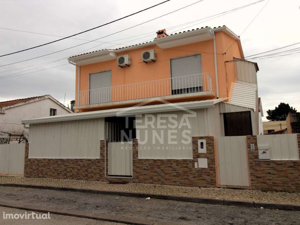 MORADIA ISOLADA COM ESPAÇO COMERCIAL (BAR/PUB) - QUINTA DO CONDE - Grande imagem: 2/23