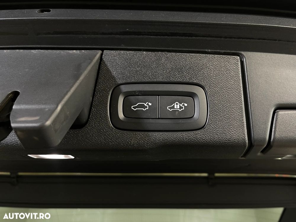 Volvo XC 60 Recharge T8 Twin Engine eAWD R-Design - 21