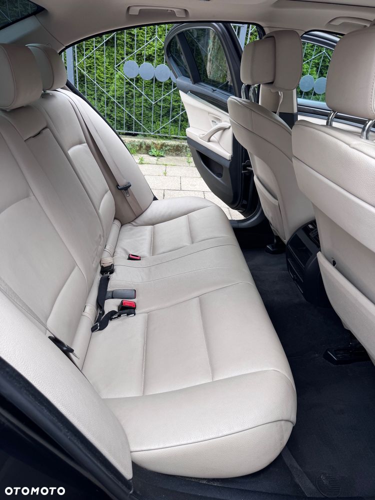 BMW Seria 5 525d xDrive Luxury Line - 13