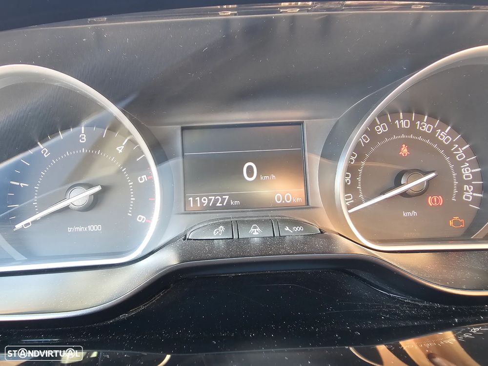 Peugeot 208 1.6 e-HDi Allure - 16