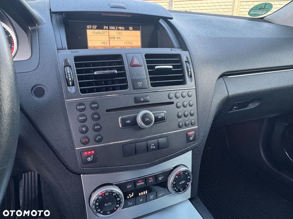 Mercedes-Benz Klasa C 180 CGI Automatik BlueEFFICIENCY Avantgarde - 35