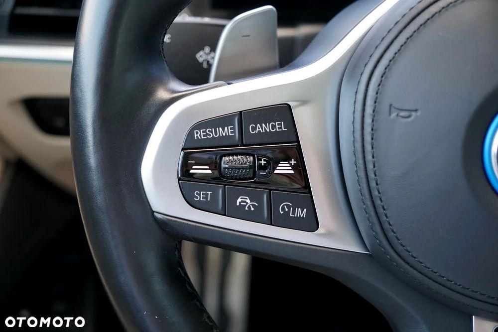 BMW Seria 3 330e PHEV M Sport - 34