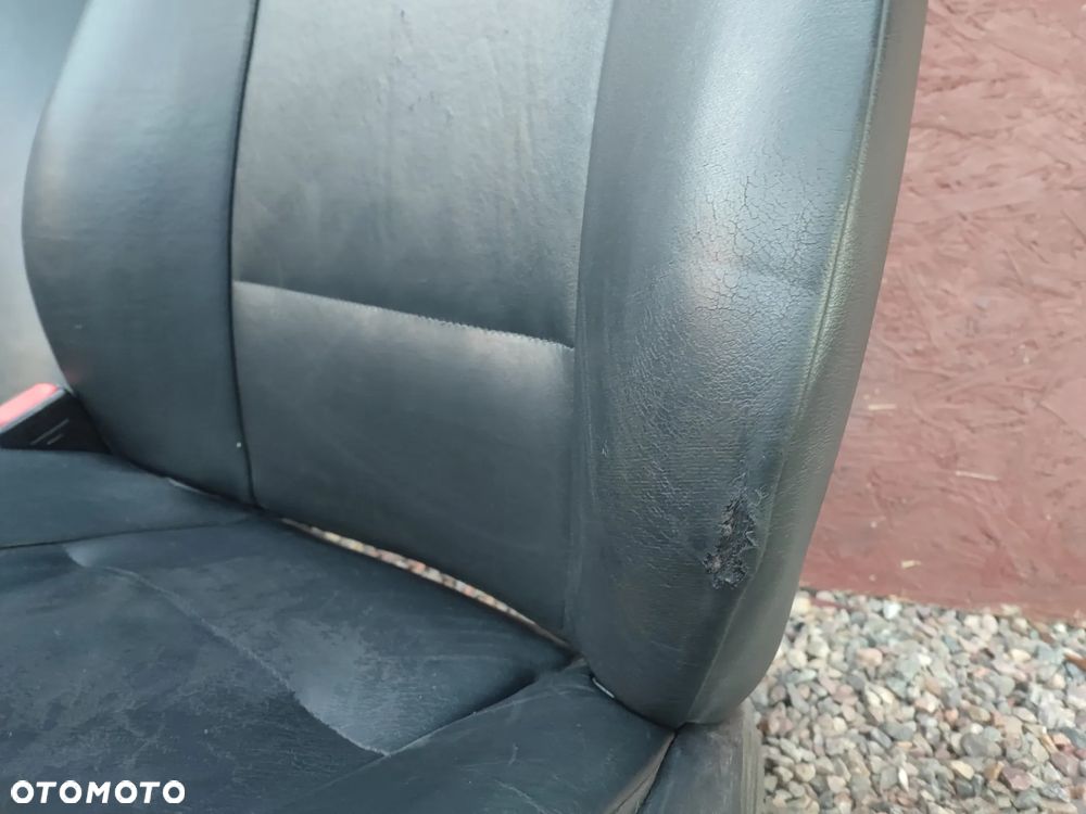 BMW E46 SEDAN ORYGINALNY KOMPLET FOTELI SKÓRZANYCH + KANAPA TYŁ SKŁADANA + BOCZKI EUROPA POD PODUSZKI AIR-BAG O NR. 52 20 8 214 940 / 52 20 8 214 970 / 52 10 8 214 910 OEM  W DOBRYM STANIE - 18