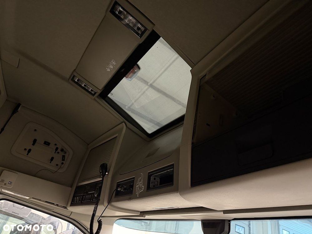 KABINA KOMPLETNA VOLVO GLOBETROTTER FM5 EURO6 - 9
