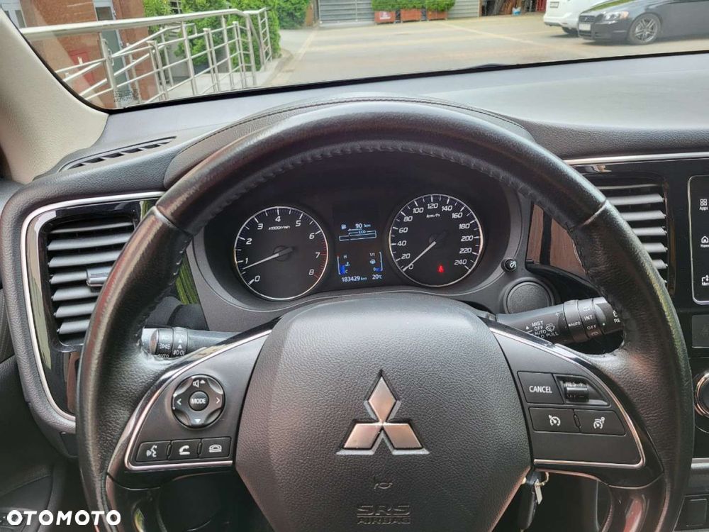 Mitsubishi Outlander - 31
