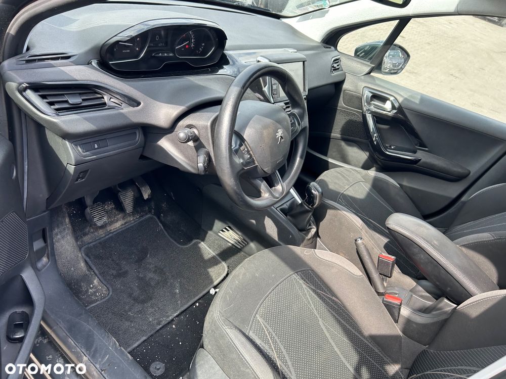 Peugeot 208 - 24