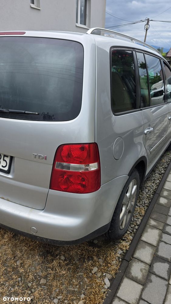 Volkswagen Touran - 4