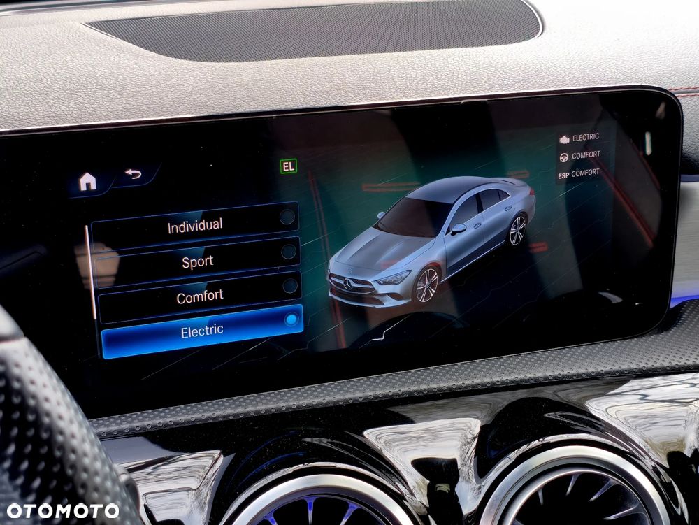 Mercedes-Benz CLA 250 E AMG Line 8G-DCT - 12