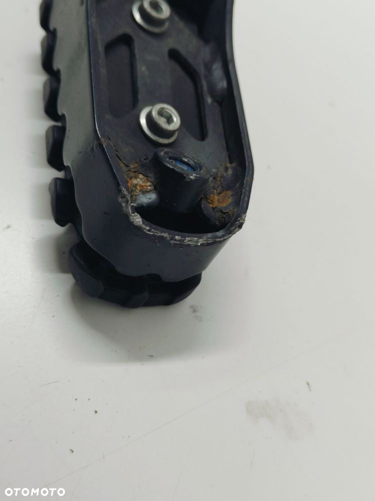 Podnóżek Kierowcy Prawy Suzuki 1050 V-Strom - 3