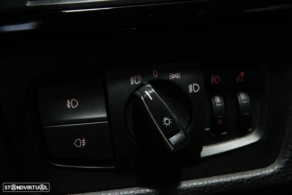 BMW 318 d Touring Line Sport Shadow Auto - 12