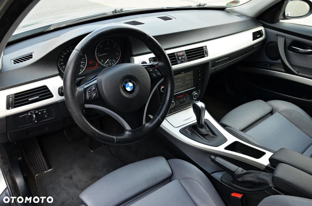 BMW Seria 3 320d DPF Touring Edition Fleet Exclusive - 29