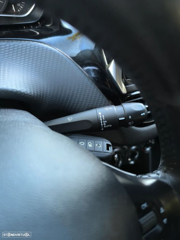 Peugeot 208 1.2 PureTech Style - 30