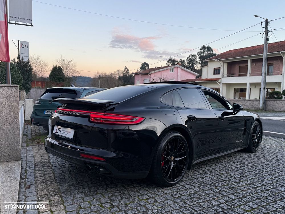 Porsche Panamera 4 E-Hybrid 10 Years Edition - 3