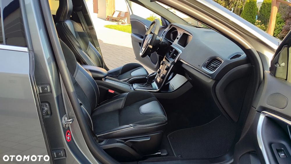 Volvo V40 D3 Momentum - 24