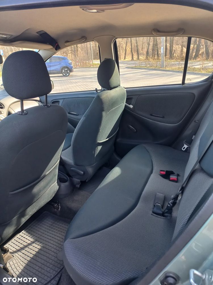 Toyota Yaris 1.0 Base - 19