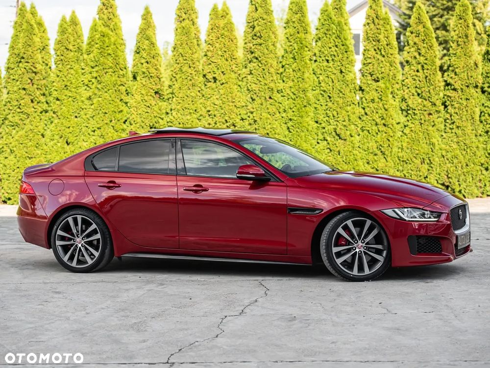 Jaguar XE - 3