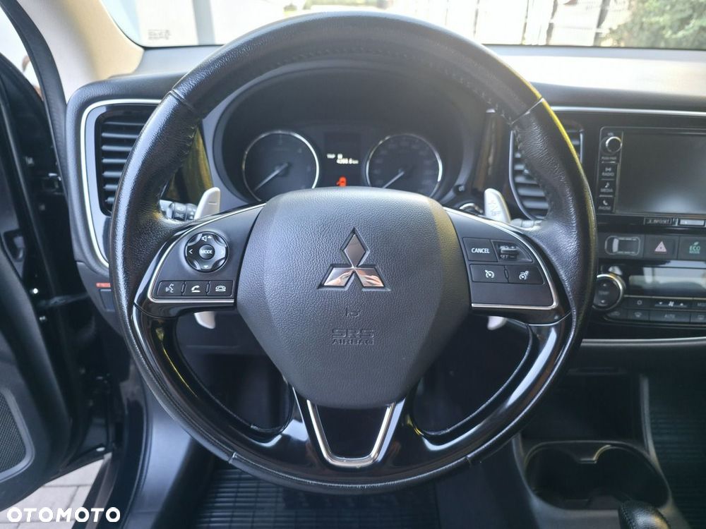 Mitsubishi Outlander - 16