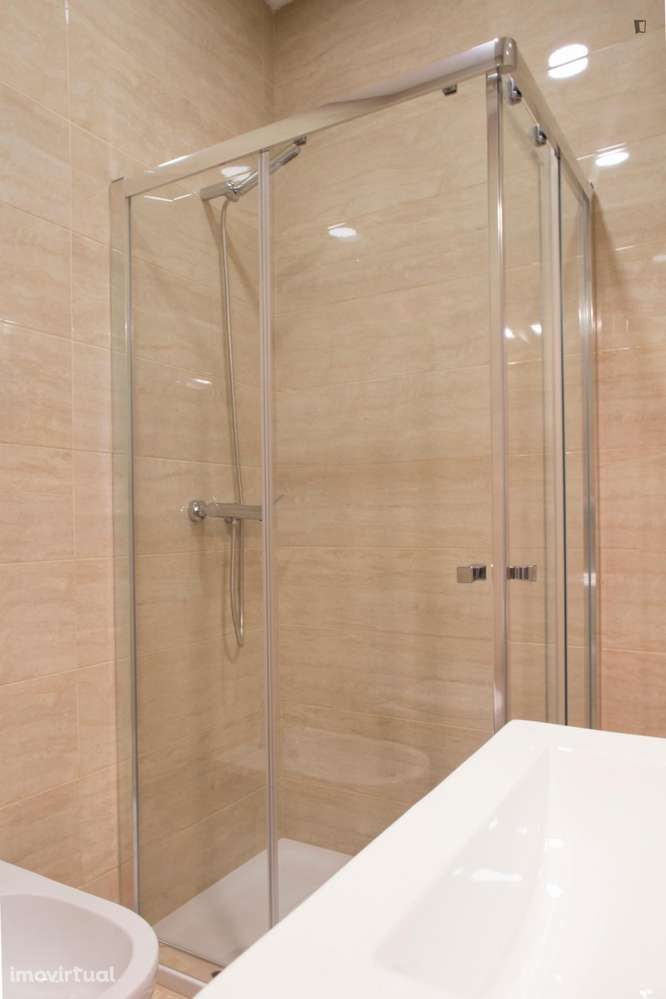 Quarto - localizado em Matosinhos Porto - Grande imagem: 5/22