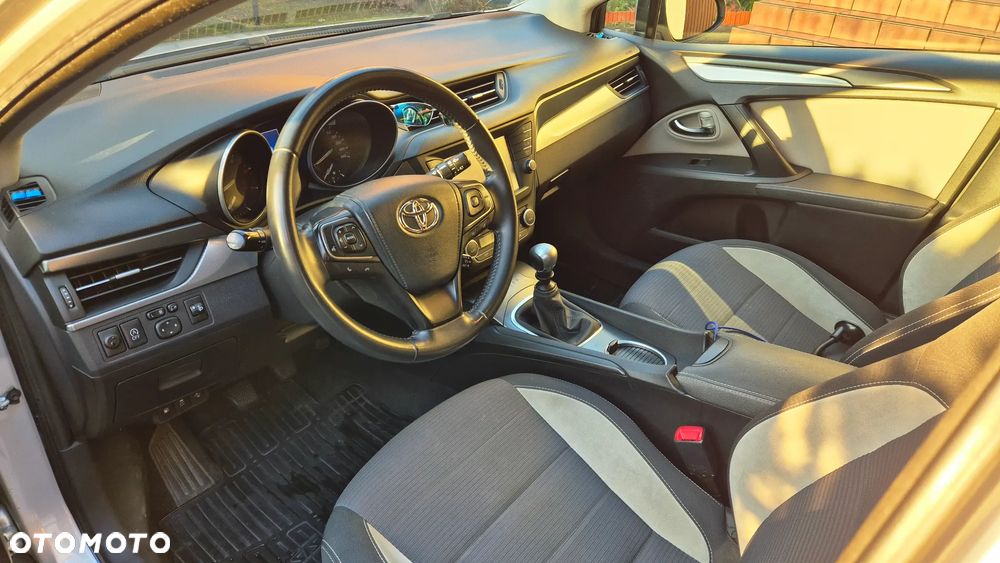 Toyota Avensis 2.0 D-4D Active Business - 5