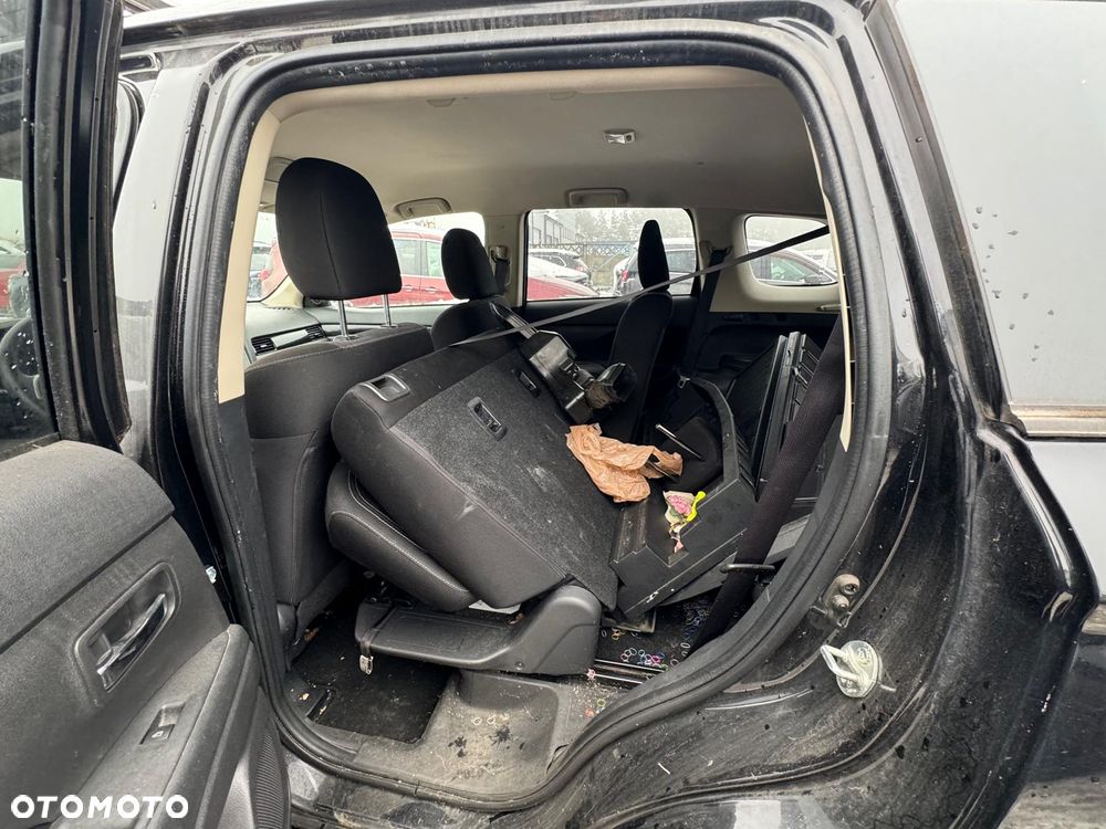 Mitsubishi Outlander - 12