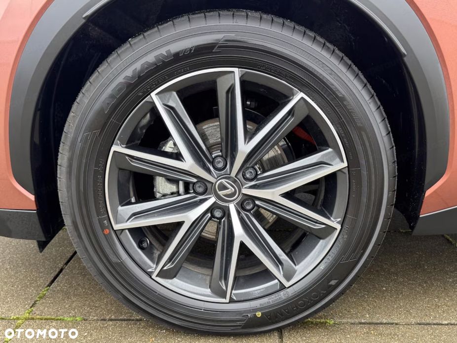 Lexus LBX 1.5 Hybrid Emotion - 13