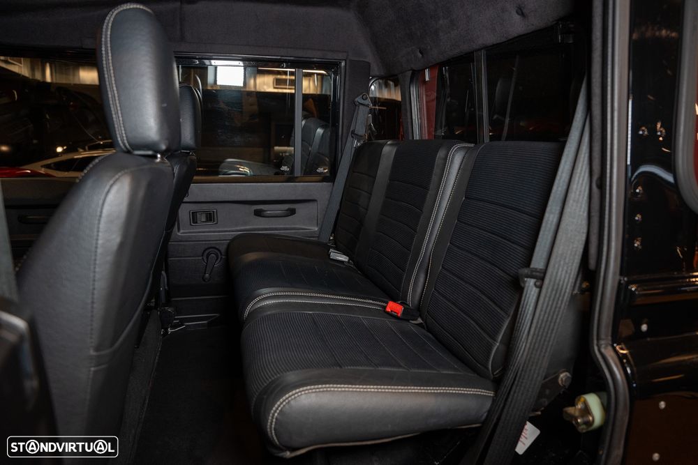 Land Rover Defender - 21