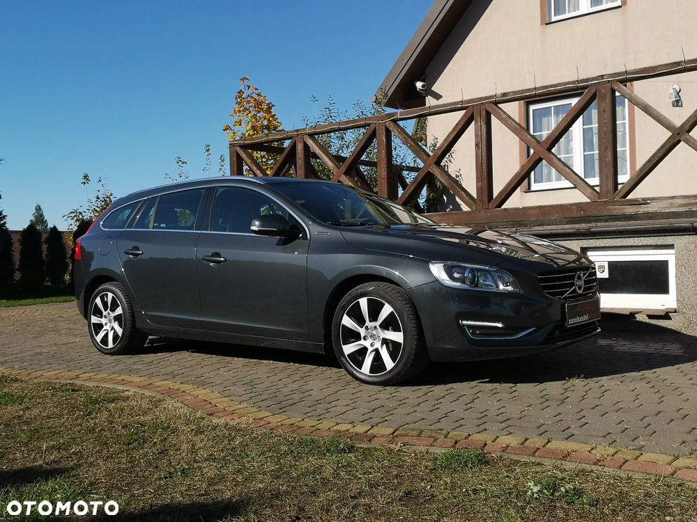 Volvo V60 D6 AWD Plug-in Hybrid Summum - 3
