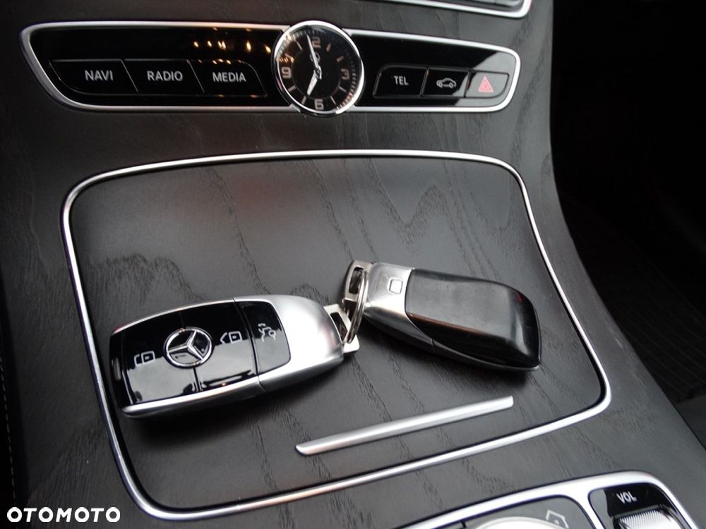 Mercedes-Benz Klasa E 200 9G-TRONIC AMG Line - 13