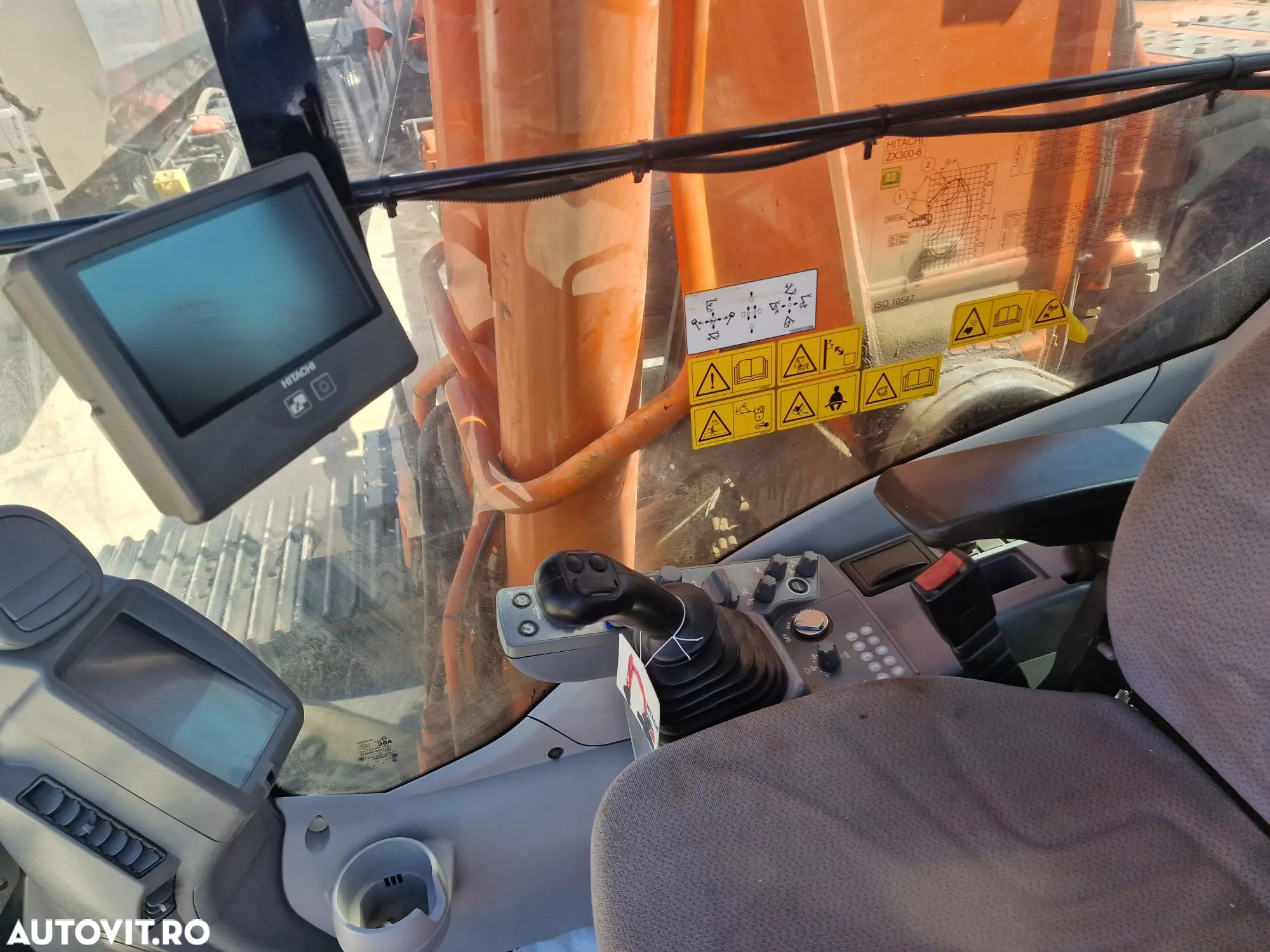 Hitachi ZX300, 32t, Cupa NOUA 1,8mc, 2018, 8.786h, Gresare automata, Inst picon, 3 pompe hidr HITACHI, Camera spate, Camere laterale, consum mediu 15l/h, Stare foarte buna, posibilitate leasing 3 ani-PROMOTIE 87.900 EUR+tva - 6