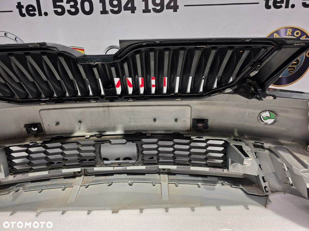 SKODA OCTAVIA III 3 SCOUT 5E0 12- ŁADNY ZDERZAK PRZEDNI PRZÓD , NA SPRYSKI + 4xPDC + GRILL + KRATKA ŚRODKOWA + SPOJLER , NR 5E0807221K , NR AUKCJI NZ1487 - 26