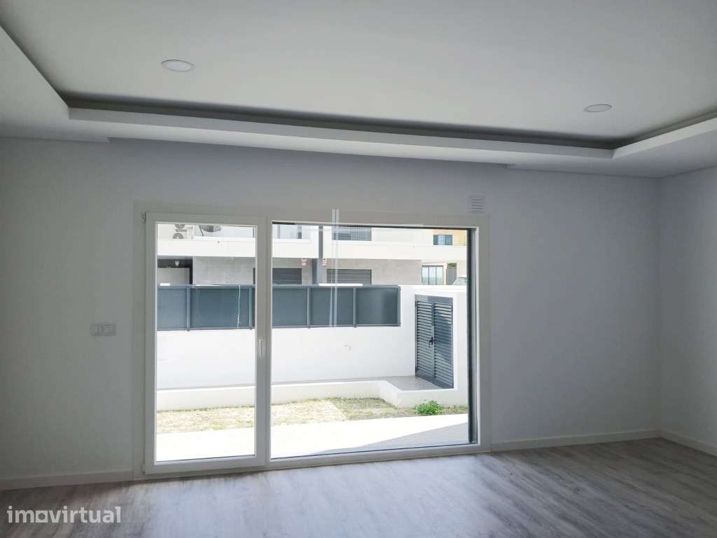 Moradia geminada T3+1 com parqueamento - Fernão Ferro - Grande imagem: 5/13