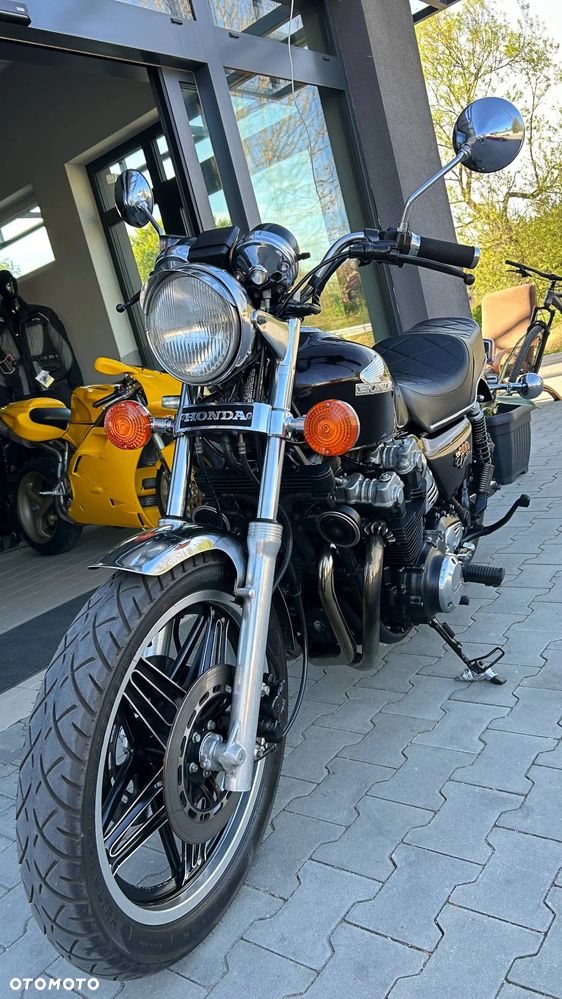 Honda CB - 12