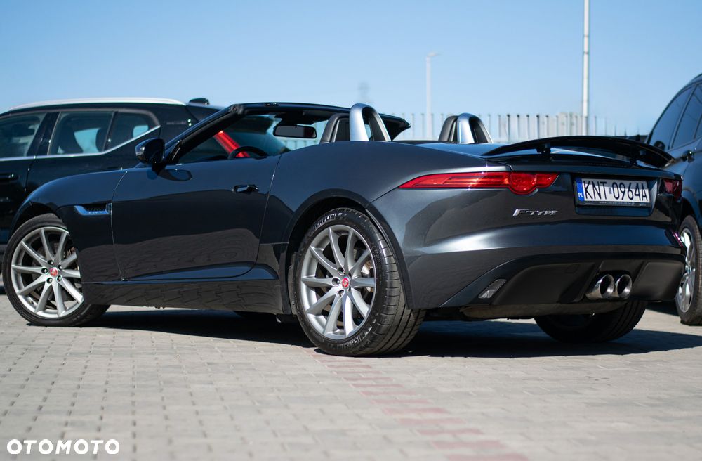 Jaguar F-Type R-Dynamic - 8