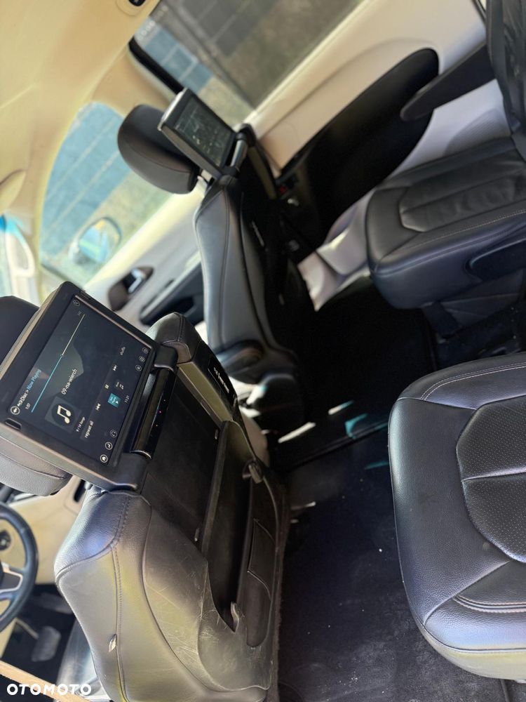 Chrysler Pacifica - 20