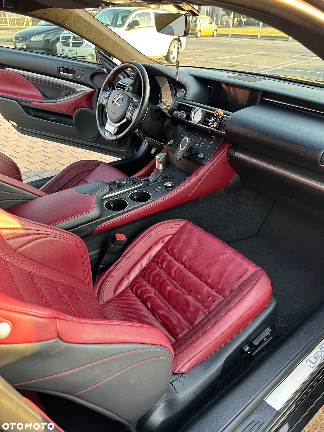 Lexus RC 200t / 300 F Sport - 16